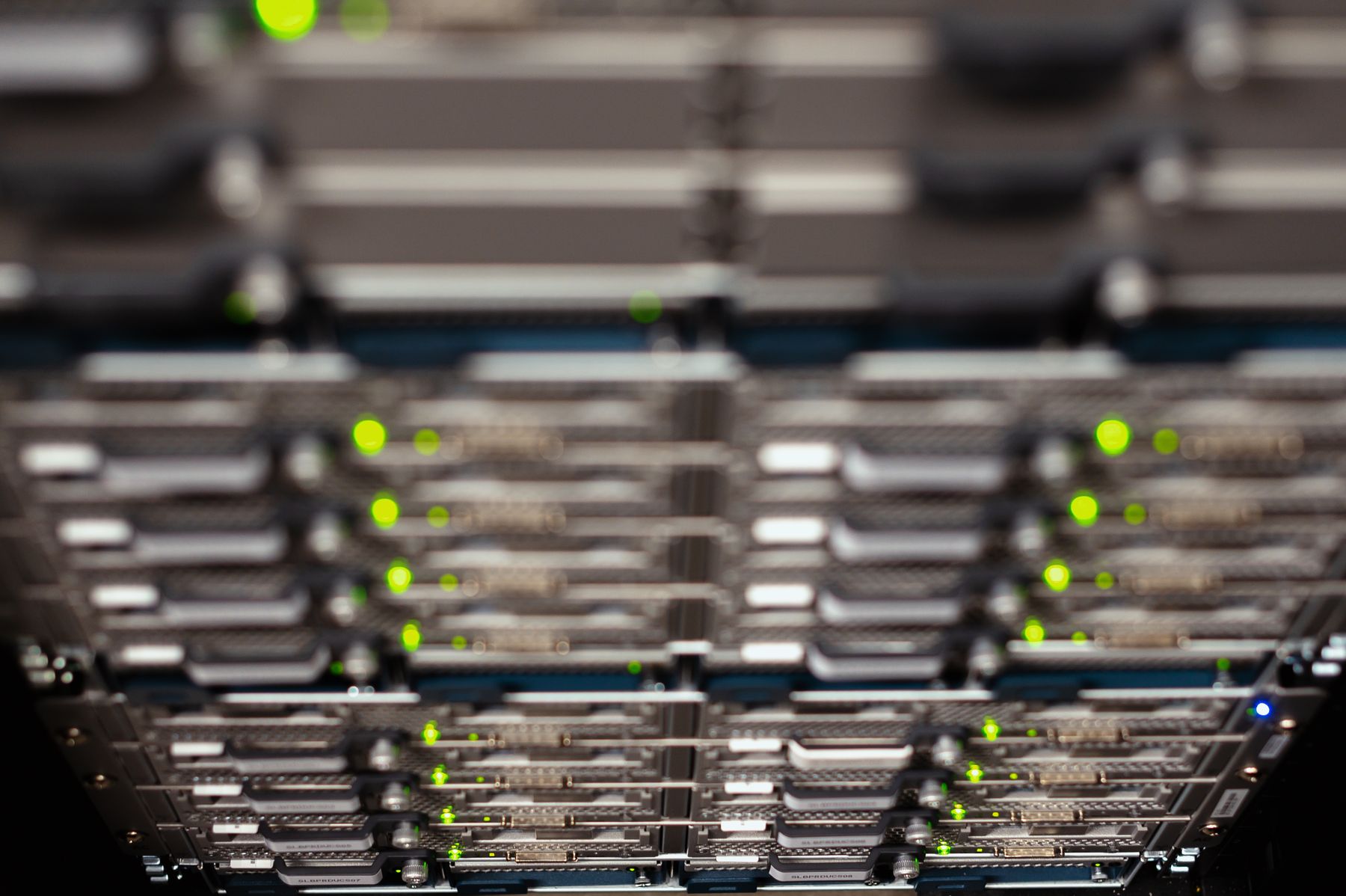 Infrastructure de serveurs professionnels en fonctionnement